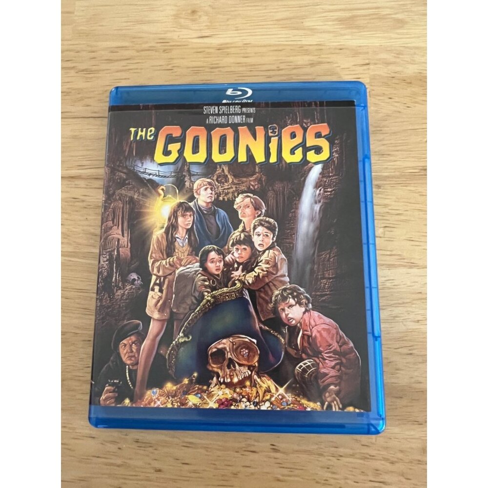 The Goonies Blu-Ray Adventure Film 1985 Josh Brolin Sean Astin Pre-Owned